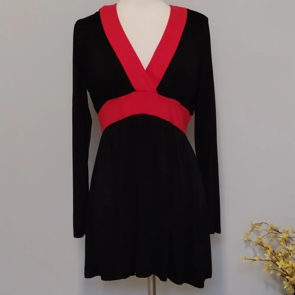 New York & Company Retro Mod Colorblock Dress L Long Sleeve Black Red Empire